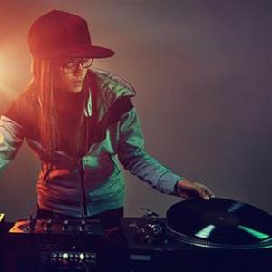 成熟女人记录自己被一根大黑屌操得快感不断
