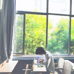 成熟女人记录自己被一根大黑屌操得快感不断
